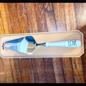 Rae Dunn Wedding Cake Server LOVE